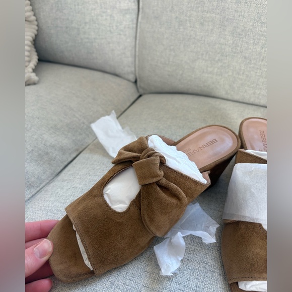 Bernardo Studio Bow Vamp Block Heel Sandal - Picture 1 of 4